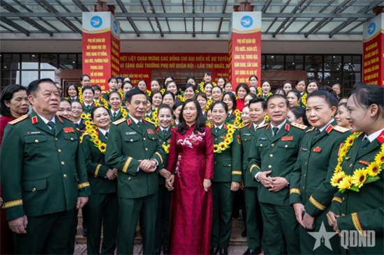 Đại tướng Phan Văn Giang dự chương trình tuyên dương, trao Giải thưởng Phụ nữ Quân đội lần thứ nhất, năm 2026