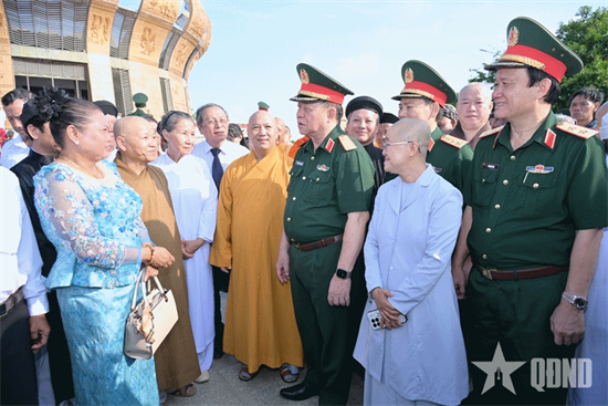 Đại tướng Nguyễn Trọng Nghĩa dự chỉ đạo chương trình gặp mặt già làng, trưởng thôn, trưởng ấp, trưởng khu, người có uy tín, chức sắc tôn giáo khu vực Nam Bộ