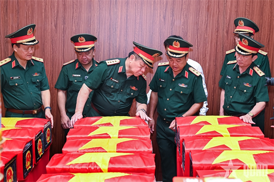 Đại tướng Nguyễn Trọng Nghĩa kiểm tra công tác quy tập hài cốt liệt sĩ tại Công viên Lê Thị Riêng