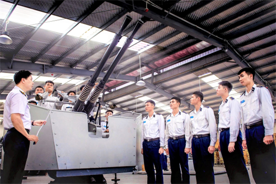 推动科技应用与数字化转型：提升海军学院教育培训质量的若干对策