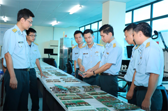 Following Uncle Hos teachings, Factory A31 enhances its capacity to repair new and modern weapons and equipment